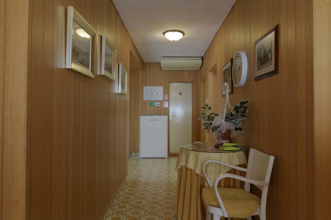 Rooms Mirjana - Centre Of Trogir Extérieur photo
